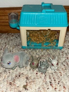 Little Live Pets Mouse with 3 Babies